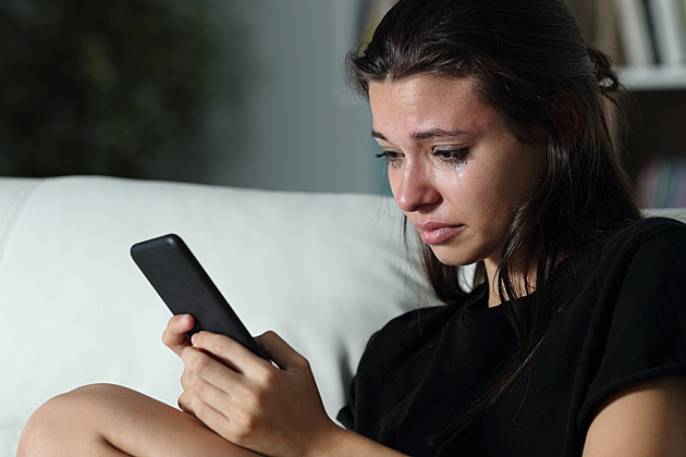 Rozešel se s vámi po esemesce? Důvodem nemusí být jen zbabělost a strach