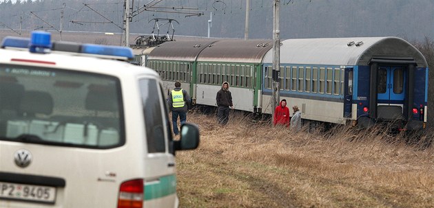 Vlak usmrtil u Horních Počernic muže, provoz na trati byl dvě hodiny zastaven