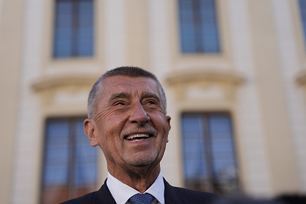 ONLINE: Vládu sestaví Babiš, připustil Fiala i Výborný. Schůzky na Hradě pokračují