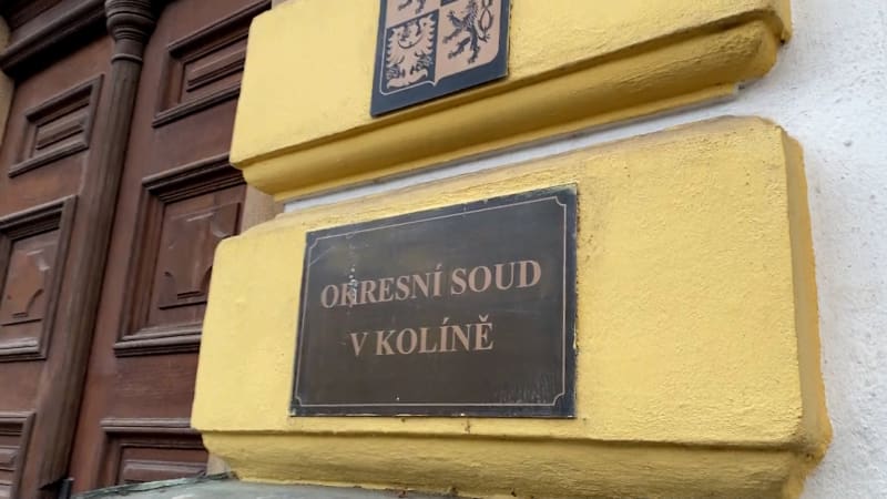 Vražda dítěte v Kolíně: Soud poslal matku do vazby. Hrozí jí až doživotní trest