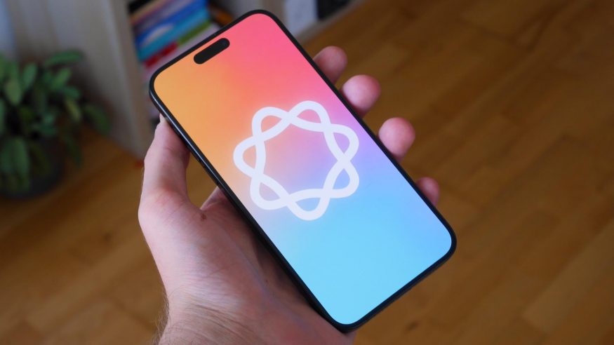 Problémy v Cupertinu? Nad šéfem AI divize se prý houpe židle