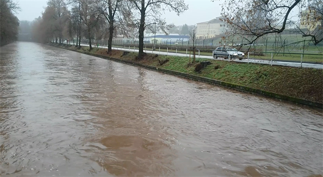 Horské řeky zvedl déšť a rychlé tání sněhu. Labe až na 3. povodňový stupeň