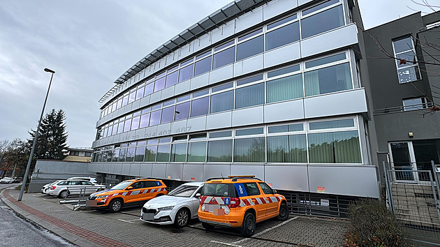 Policie zasahovala v budovách ŘSD v Praze a Hradci. Při razii zadržela 11 lidí