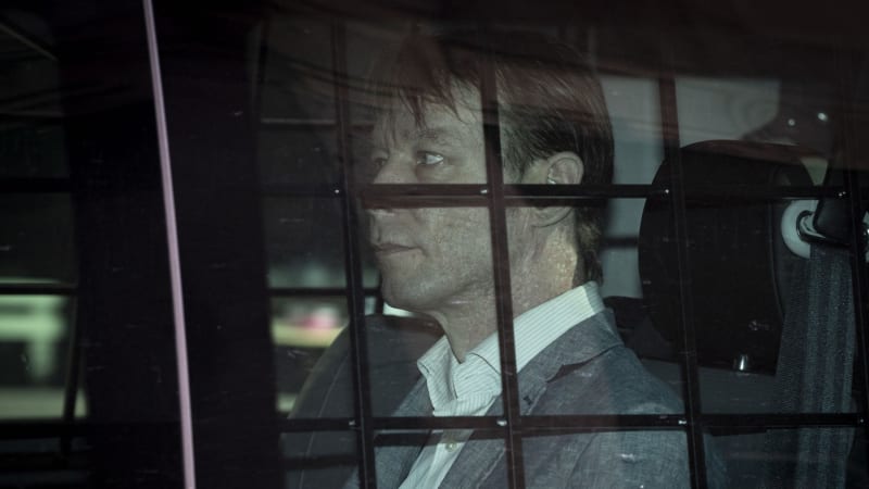 Hlavní podezřelý z únosu Maddie žije v lesích jako bezdomovec. Snaží se vycestovat z Německa