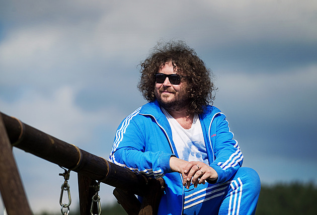 Pořady o vaření mám ještě radši než filmy o kanibalech, říká hudebník Roman Holý