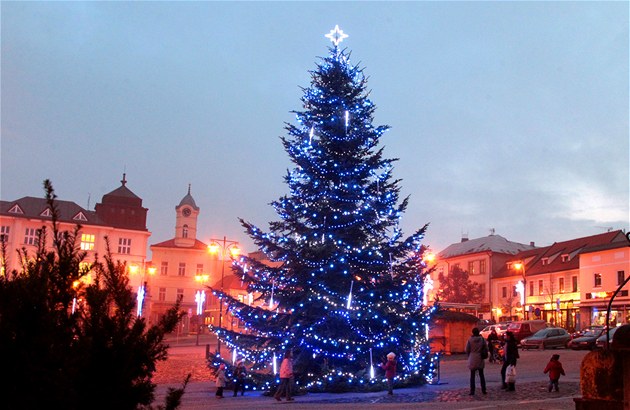 Vánoční trhy ve středních Čechách 2025: města lákají na koncerty i ruské kolo