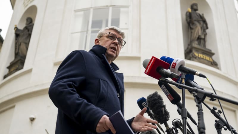 Havlíček má povolenky za smrtící nástroj. Pavlovi na Hradě líčil, jak s nimi zatočí