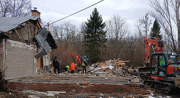 V Bedřišce padl poslední dům, aktivisté zrovna byli pryč. Arogance moci, zlobí se místní