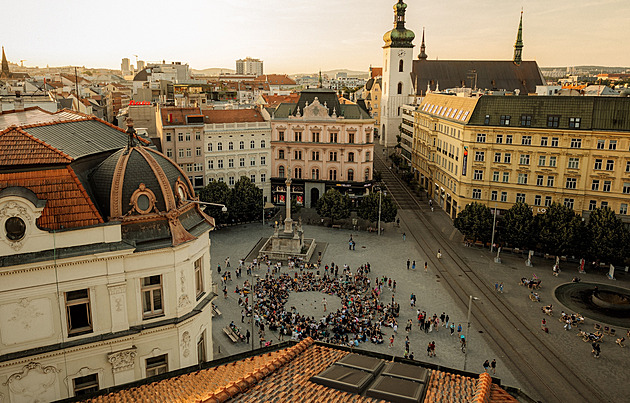 Bojovník s hlukem v Brně to přehnal. Najedu autem do lidí, volal na policii