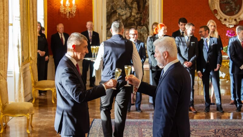 Babišův velký den: Pavel jmenuje vládu, Turek bude chybět. Následuje ministerský maraton