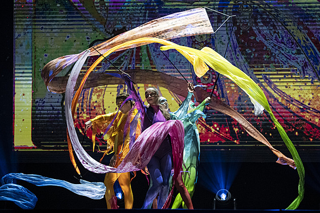 Místo ohňostroje multimediální show, v Hradci rozdají i čočkovou polévku