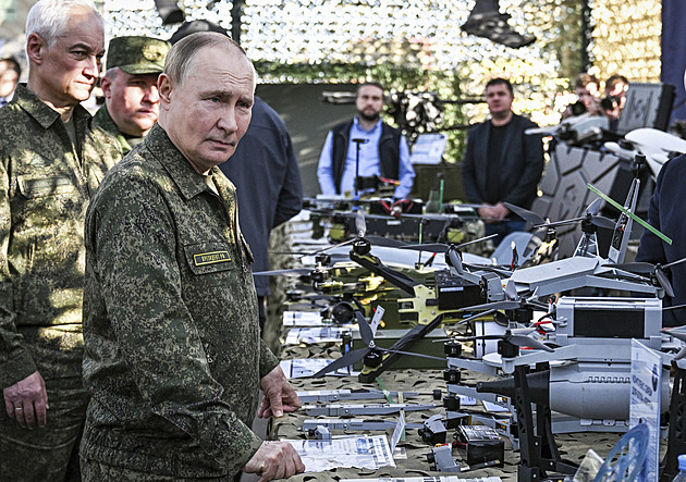 Rusko příští rok odvede přes čtvrt milionu lidí, Putin podepsal dekret