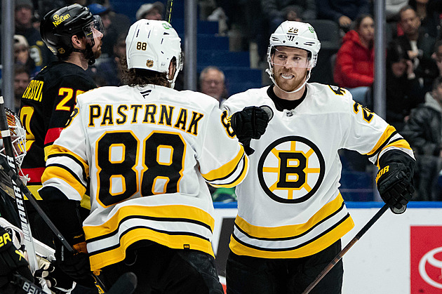 Nečas asistoval u výhry nad Carolinou, Pastrňák řídil triumf ve Vancouveru