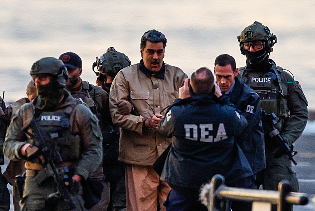 Peklo, jímž prošla známá jména. Madura odvezli k soudu z vězení plného násilí