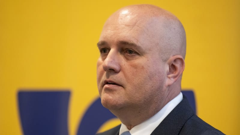 Šéf České pošty končí. Metnar odvolal generálního ředitele Štěpána kvůli špatnému hospodaření