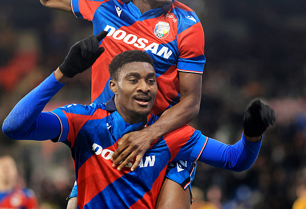 Fotbalové přestupy ONLINE: Durosinmi už dorazil do Itálie, Chelsea oznámila trenéra