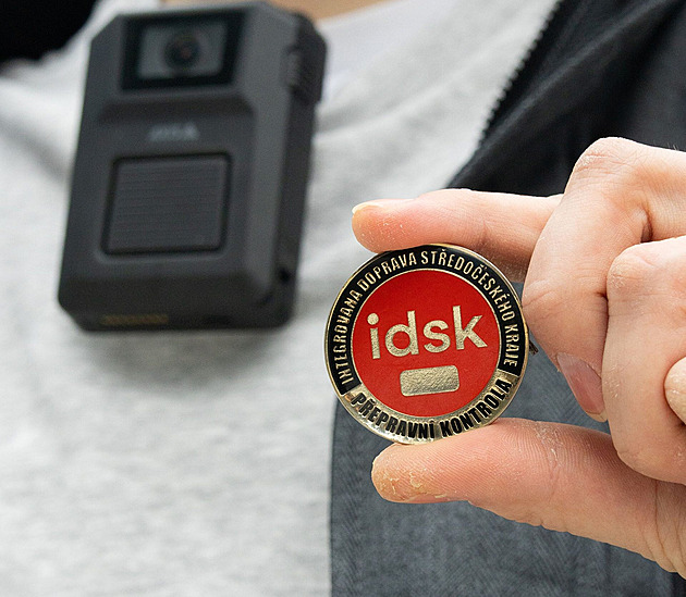 Konec konfliktů s černými pasažéry? Revizoři v okolí Prahy vytasili novou zbraň