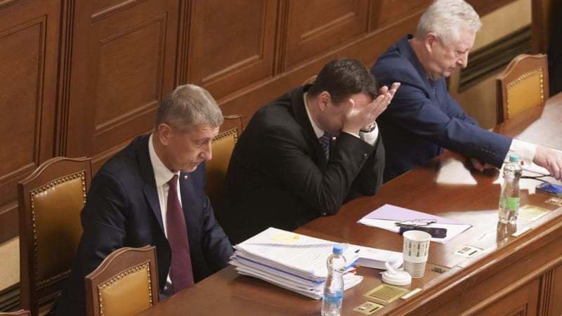 Sedmiletý fracek? Macinka uchvátil grimasami ve Sněmovně. Podívejte se na některé z nich