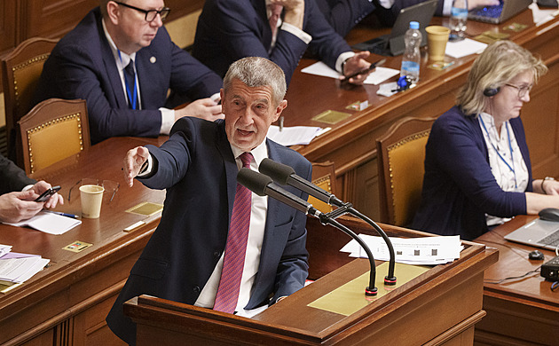Babiš spílal Pirátům. Neslintejte nám na poslankyně, opáčil mu Bartoš