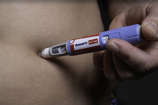 Češi propadli lékům na hubnutí. Fungují, ale injekce si musí píchat po zbytek života