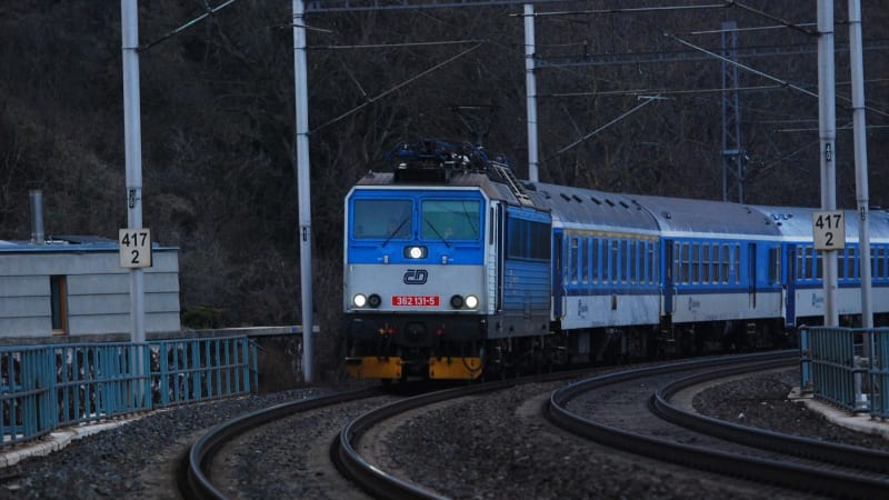 Vlak u Svitav srazil a usmrtil člověka. Provoz na koridoru mezi Prahou a Moravou stál