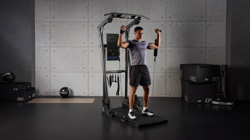 Speediance Gym Monster Ultra je chytrá domácí posilovna pro ty nejnáročnější: přidává horní kladku i hrazdu, známe českou cenu