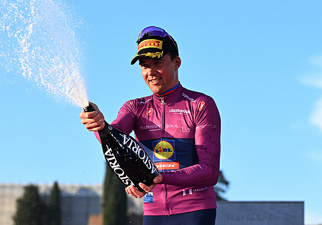 Pedersen pomohl krajanům na MS. V aukci vydražil cennosti z Tour a zaplatil jim cestu