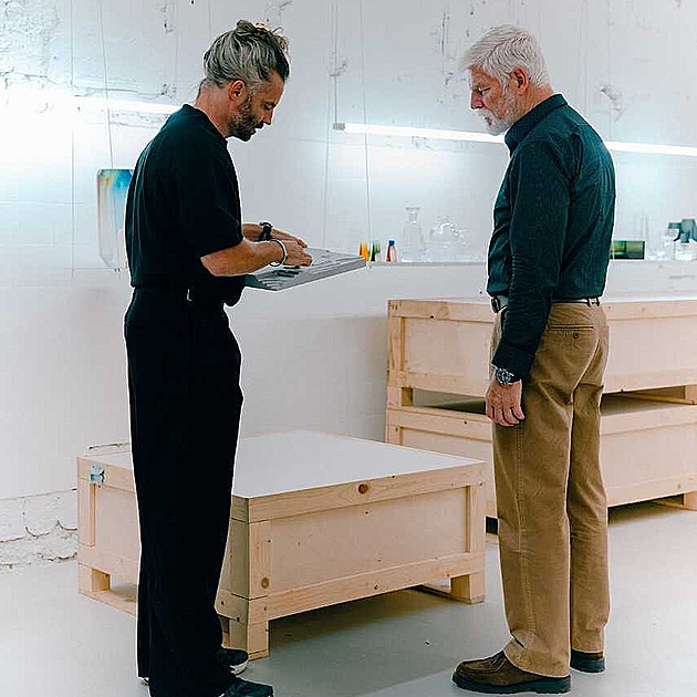 Minimalismus a český lev. Designér navrhl nový řečnický pult pro prezidenta